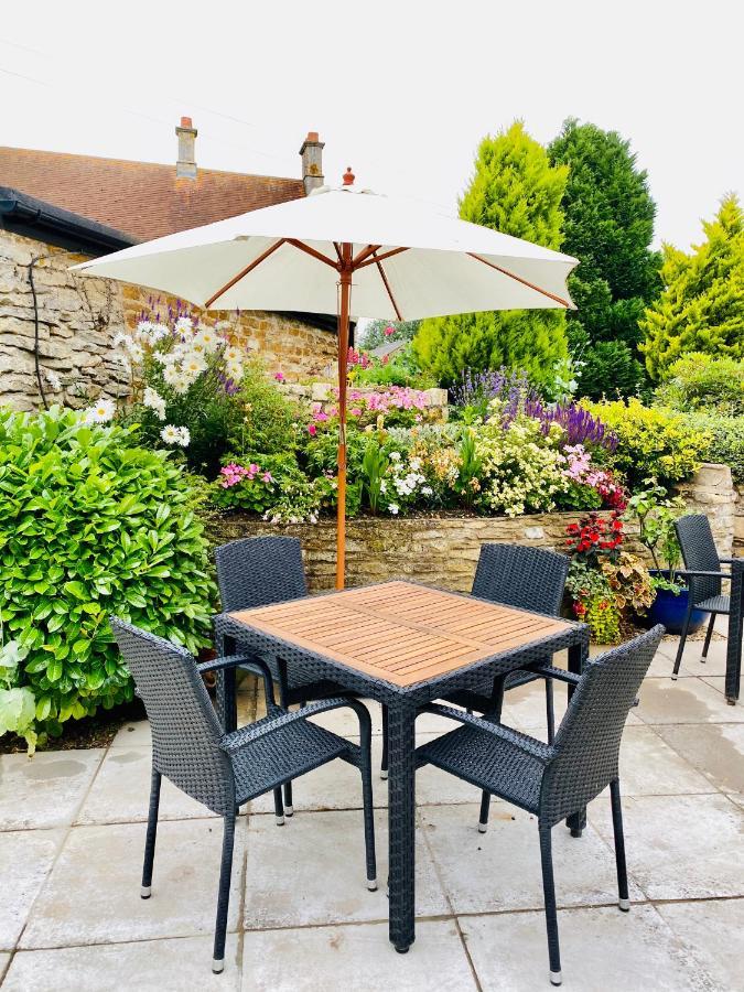 The Old Pheasant Hotel Glaston Buitenkant foto