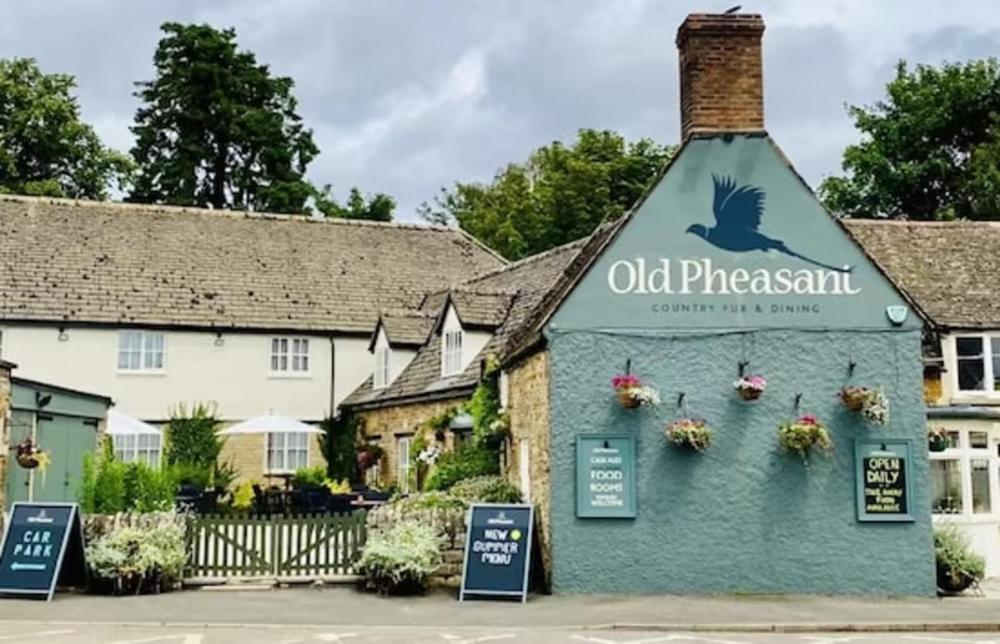 The Old Pheasant Hotel Glaston Buitenkant foto