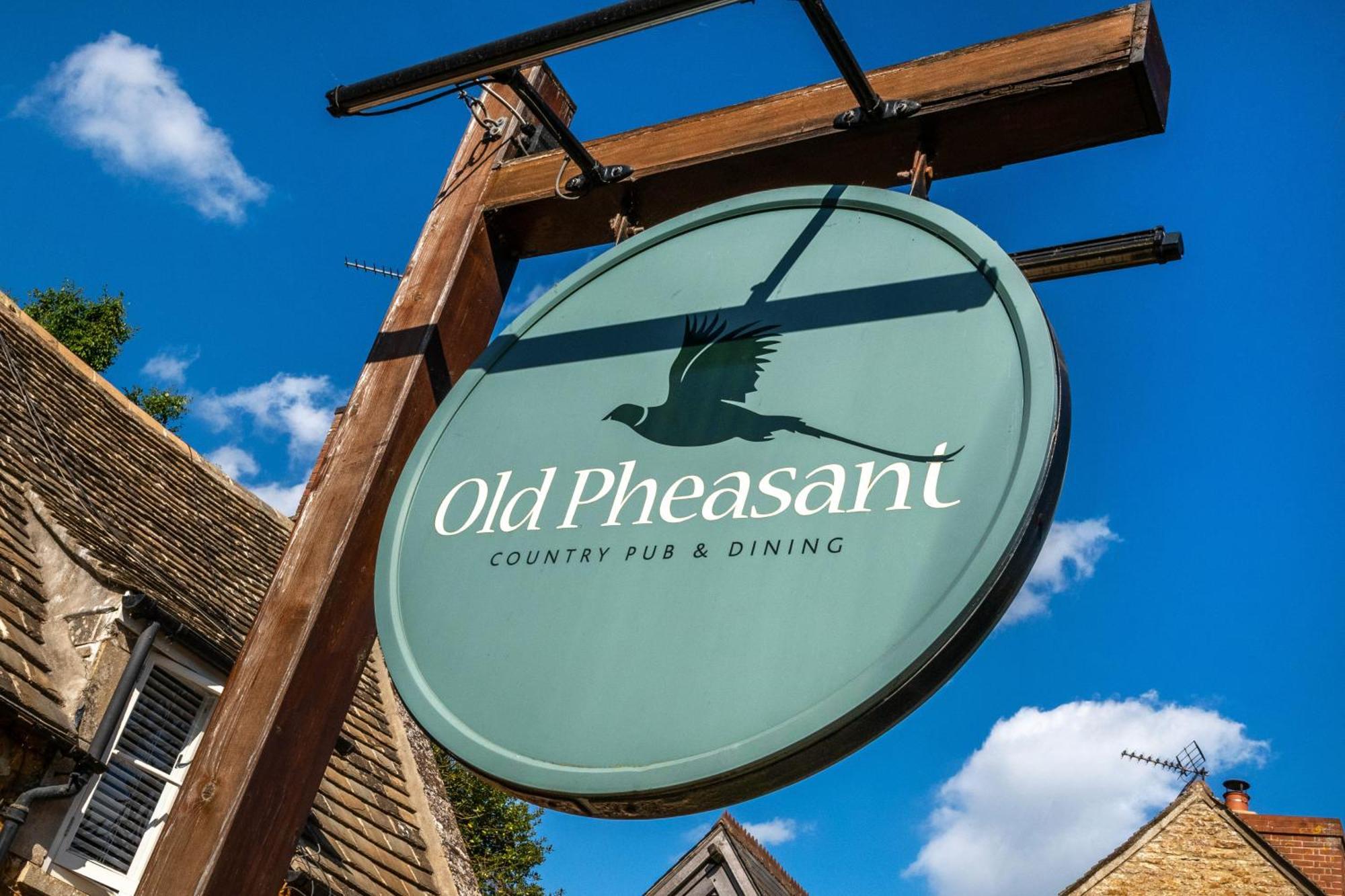 The Old Pheasant Hotel Glaston Buitenkant foto