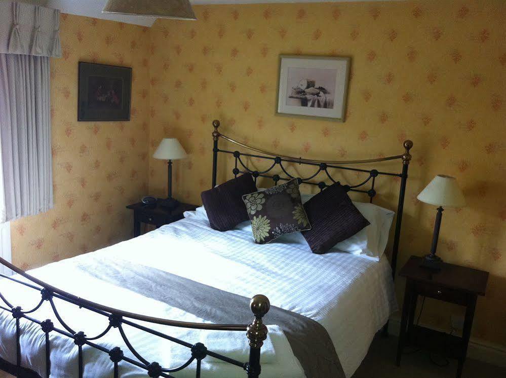 The Old Pheasant Hotel Glaston Buitenkant foto